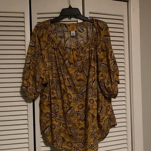 Pullover top with tassel tie.